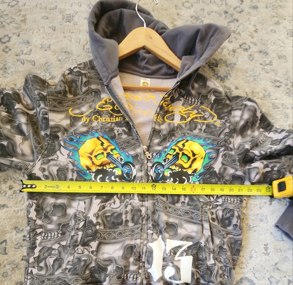 Ed Hardy Graphic Sweatshirt with Skull Design - Picture 13 of 13